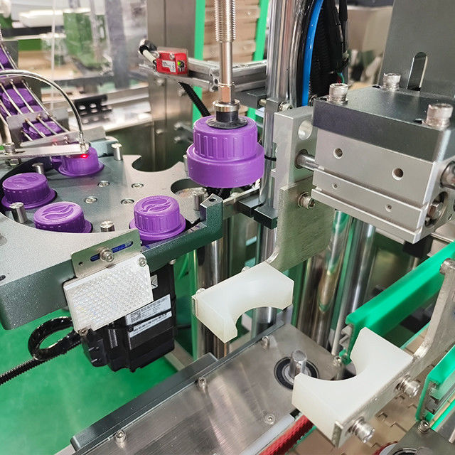 Hochgeschwindigkeitsmaschine zur Versiegelung von Plastikflaschen