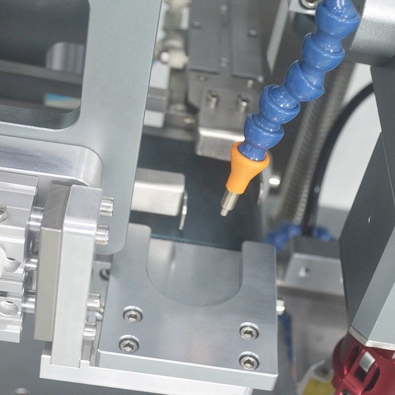 mit einer Drehzahl von mehr als 20 W und einer Breite von mehr als 20 W,