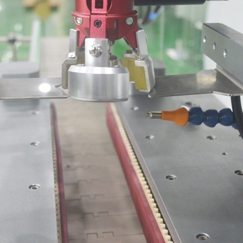 Automatische Einkopf-Servo-Kappenmaschine für Sojasauce und Speiseöl zu wettbewerbsfähigen Preisen