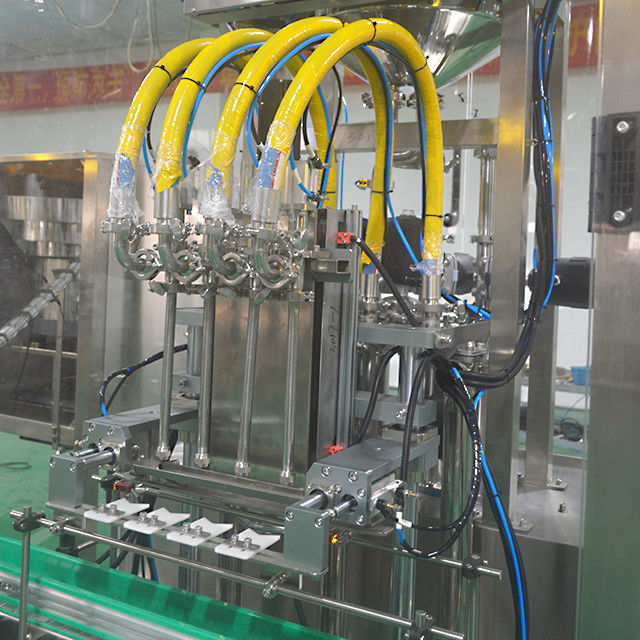 2023 Produktionslinie 1000 Flaschen pro Stunde mit 4 Düsenflaschenfüllger und Kolbenpumpe