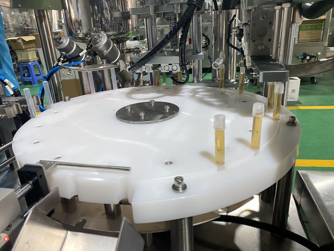 Voll automatisierte Schlauchfülldrüse Integrierte Maschine für Gelfüllung 1-10 ml Kapazität