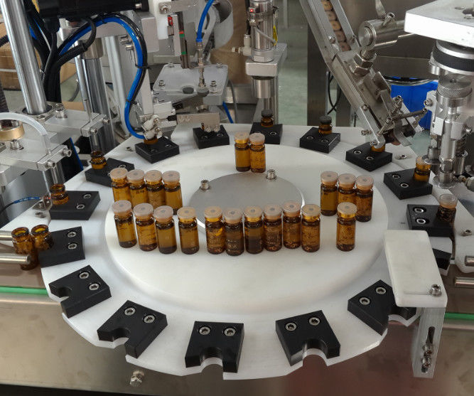 220V/380V 50HZ Spannungsgeschwindigkeit Vollautomatische Glasampulle Flaschenfüllmaschine