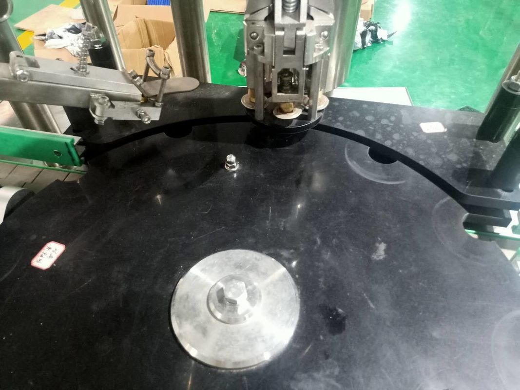 Vollautomatische Abdeckmaschine für Flaschen mit einem Durchmesser von 35-100 mm und 100-130 mm
