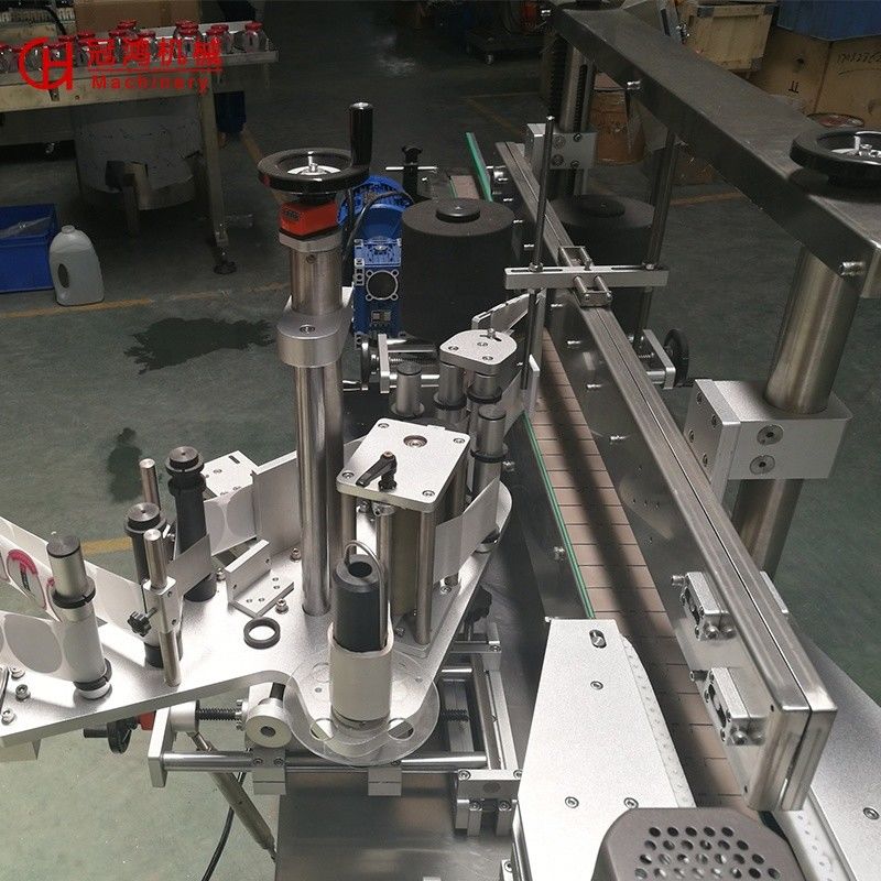 Flach/quadratische Flaschen-Kennzeichnungsmaschine mit anpassbarer Etikettgröße und hoher Genauigkeit