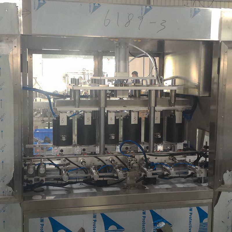 Kunststoffverpackung Hochgeschwindigkeits-automatische Vakuumverschlussmaschine für 6-köpfige Glasgefäße
