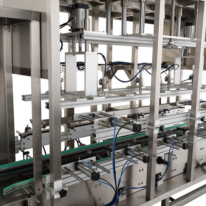 Papierverpackungsmaterial 5 Düse Automatische Flüssigkeitsfüllmaschine für chemische Produkte