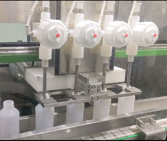 Hochgeschwindigkeitsmaschine für die Füllung von Flüssigflaschen mit 4 Köpfen