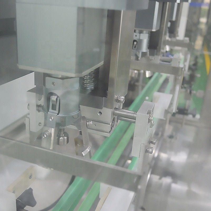 Hochleistungsmaschine für automatische 3-köpfige Abdeckungen von Plastikflaschen mit einer Kapazität von 4000 BPH