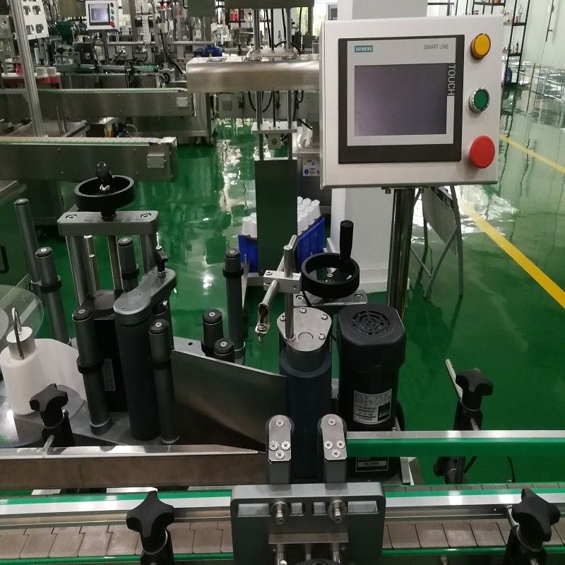 Automatische 4-köpfige Füllmaschine mit Verriegelung und Verkleidung für Glasflaschen