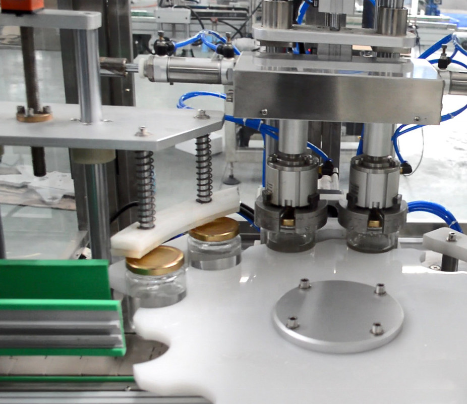 Lieferung Verkauf komplette automatische Verkleidungsmaschine für Wein/Liter/Spirituosen Guan Hong