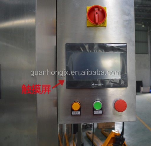 2400-3000 Flaschen pro Stunde Automatische lineare Art Glasflaschenkrug Metall Zinn Vakuum Versiegelung Kappenmaschine
