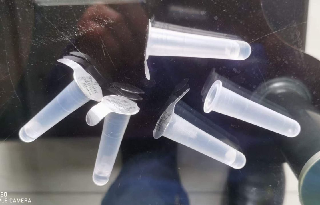 Elektrische automatische chemische Test-Kit-Erkennung Reagenzfüll-und Versiegelungsmaschine mit 13000BPH Kapazität