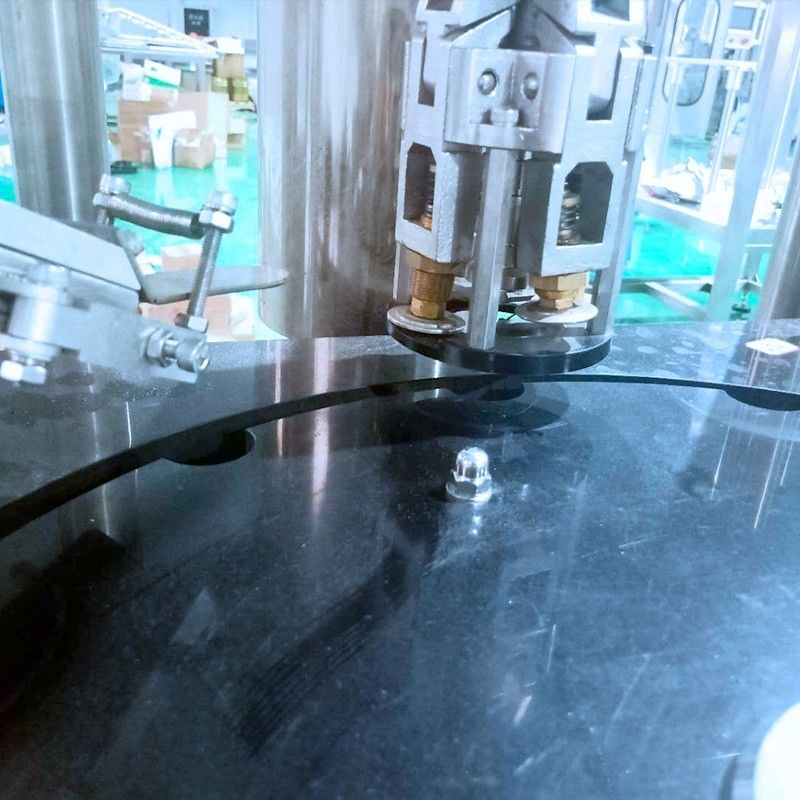 Wein/Literie/Flüssigkeit Glasflasche Metalldeckel Verschlussmaschine mit Motor Kernkomponenten