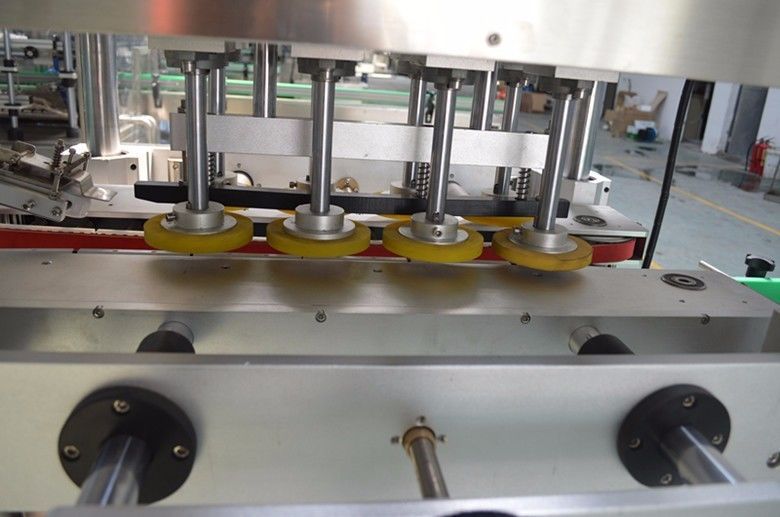 Lebensmittelgeschäft Hochgeschwindigkeits-automatische Plastikflaschenverschlussmaschine für die Produktion